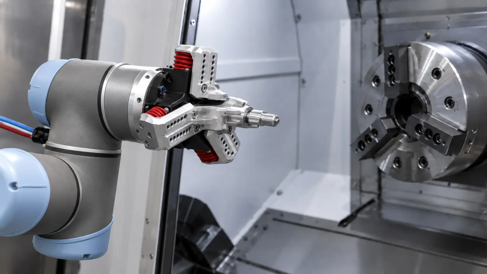 Robot con herramienta especial trabajando frente al plato de un torno CNC